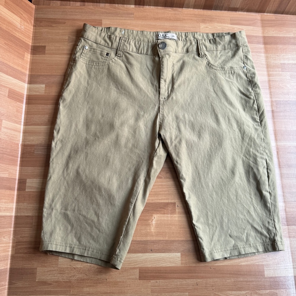 O.S.C. Ladies stretch khaki Bermuda shorts size 20